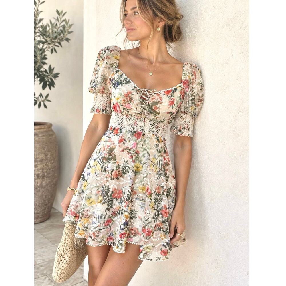 Alice + Olivia Floral Mini Dress size 2 Eyelet Lace-Up Ruffle